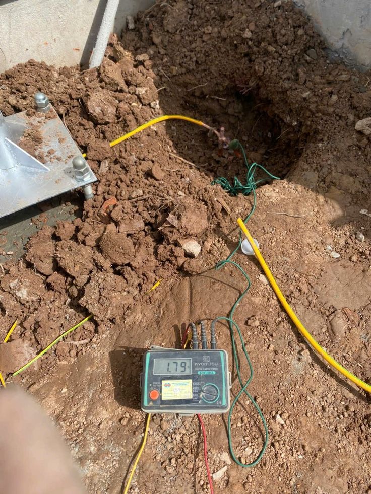فني كشف تسربات مياه في جدة